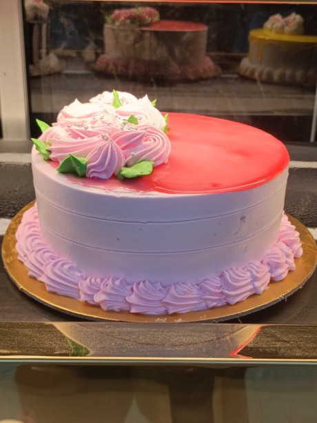 Strawberry cake 1/2 kg