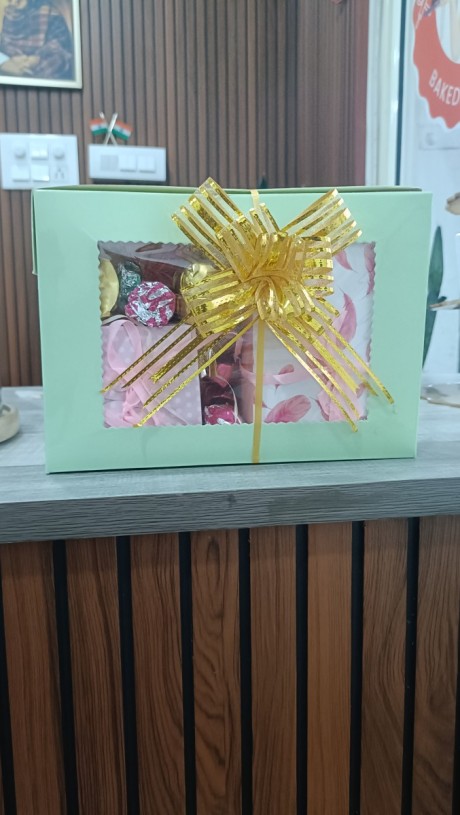 Gift hamper (chocolate+cookies+brownie)