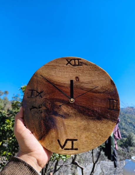 Wooden wall clock ⏰
