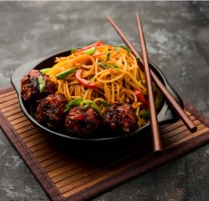 veg noodles + manchurian gravy